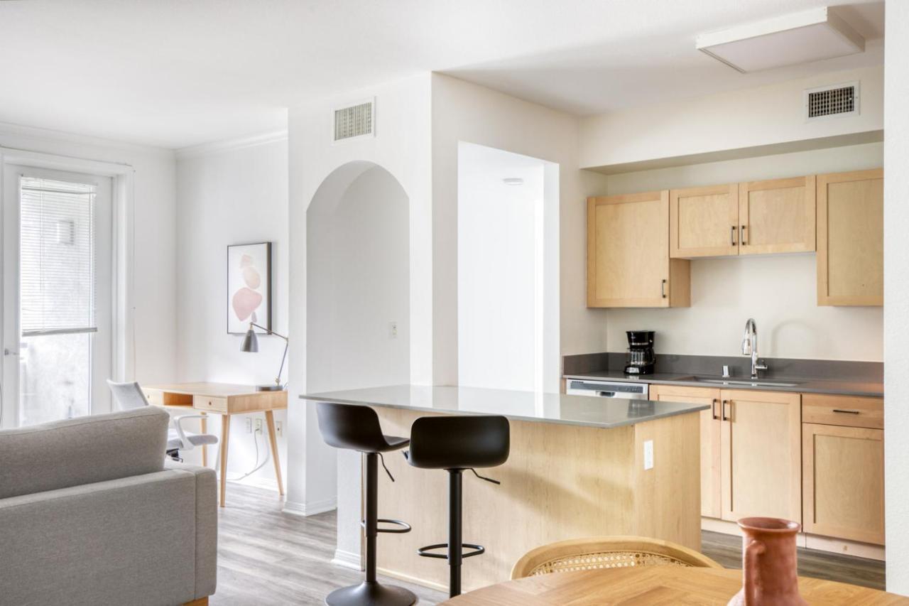 Hollywood 2br W Gym Pool Nr Chinese Theater Lax-230 Apartment