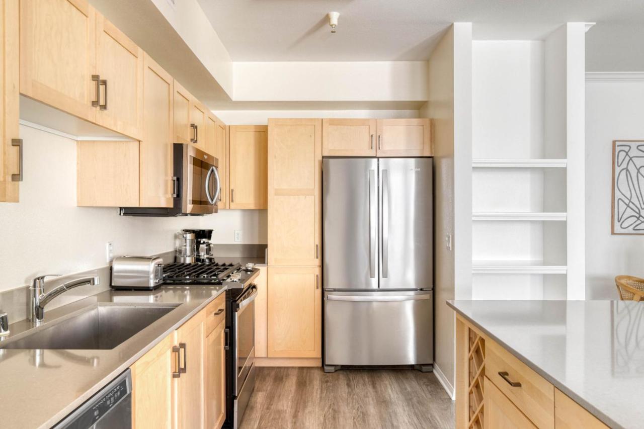 Hollywood 2br W Gym Pool Nr Chinese Theater Lax-230