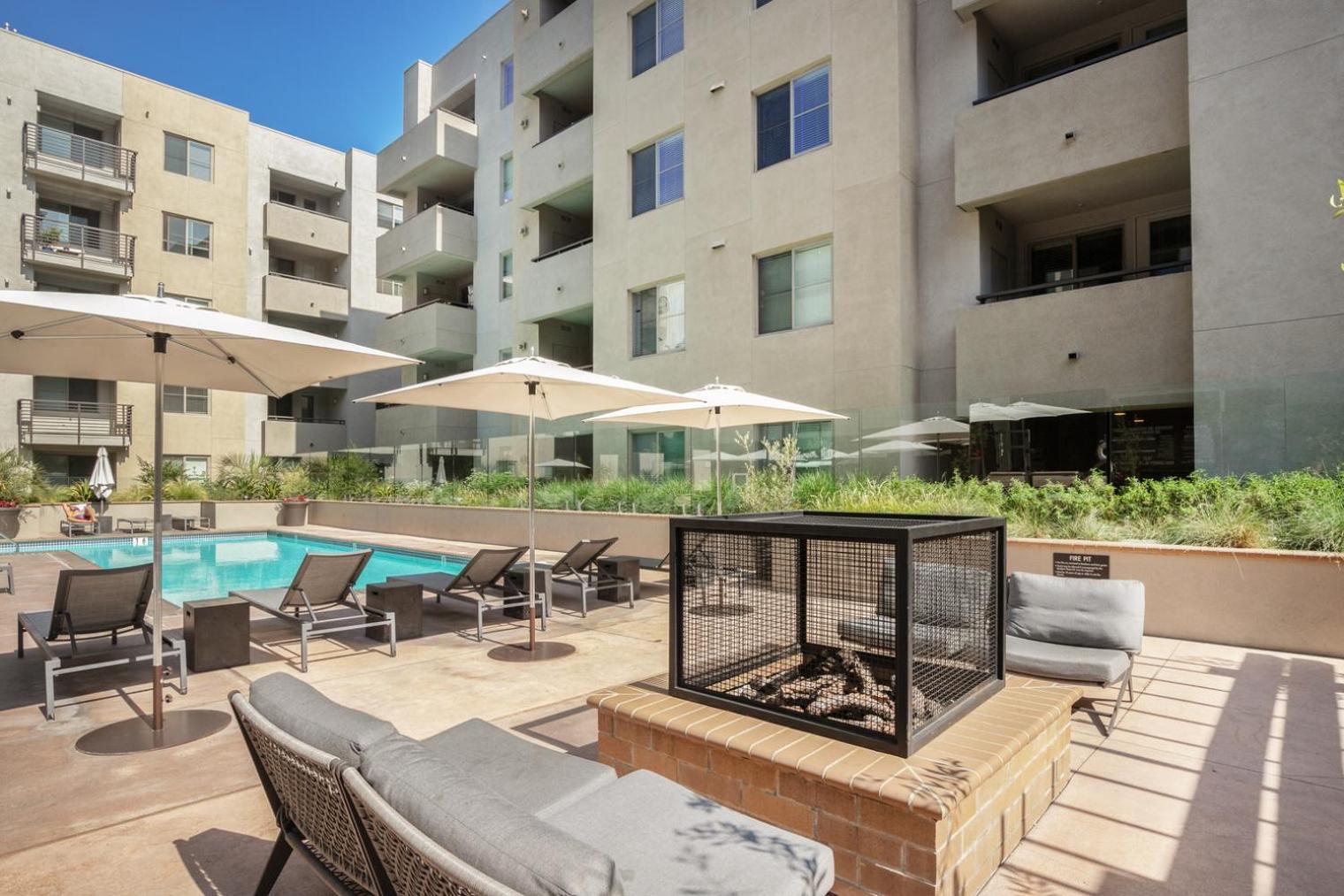 Apartment Hollywood 2br W Gym Pool Nr Chinese Theater Lax-230 *